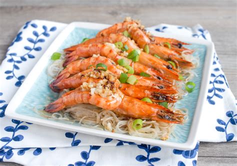  Beihai Steamed Vermicelli with Shrimp! An Explosion of Savory Seafood and Delicate Noodle Textures