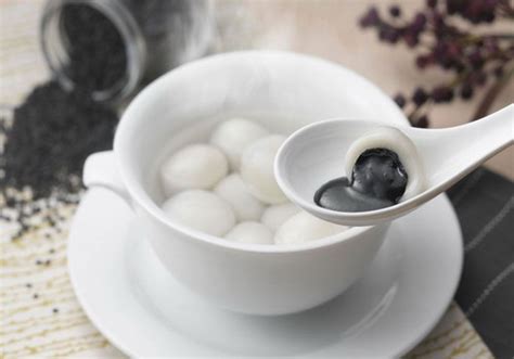  Ningbo Tangyuan: Sweet Sticky Treats Bursting with Savory and Unexpected Fillings?