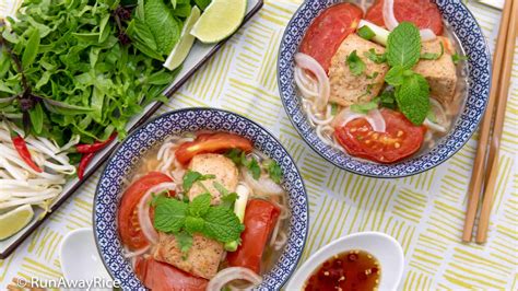  Bún Cá Is A Symphony Of Aromatic Broth And Delicate Fish Flavors!