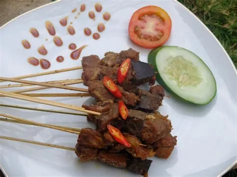  Sate Kambing Palembang: Savoring Succulent Grilled Lamb Steeped in Aromatic Spices and Creamy Peanut Sauce?