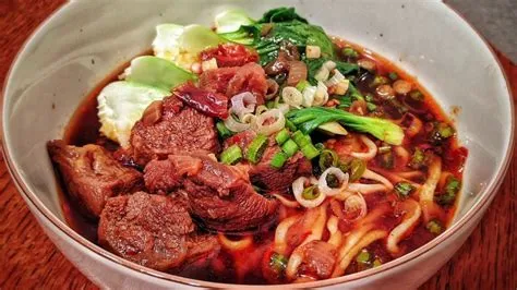  Spicy Beef Noodles with Hand-Pulled Noodles: Is This Aromatic and Savory Noodle Soup Bowl Ready to Conquer Your Taste Buds?