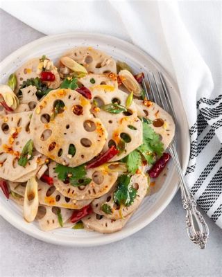 Spicy Lotus Root Noodles - A Symphony of Tangy Savory Flavors and Refreshing Crispy Textures!