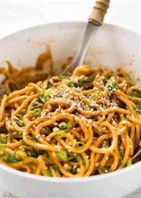  Suining Cold Noodles With Spicy Sesame Paste:  Can a Simple Dish Conquer Your Palate With Both Cool Refreshment and Fiery Intensity?