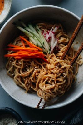  Zhengzhou Sesame Paste Noodles: A Symphony of Nutty Flavor and Spicy Depth